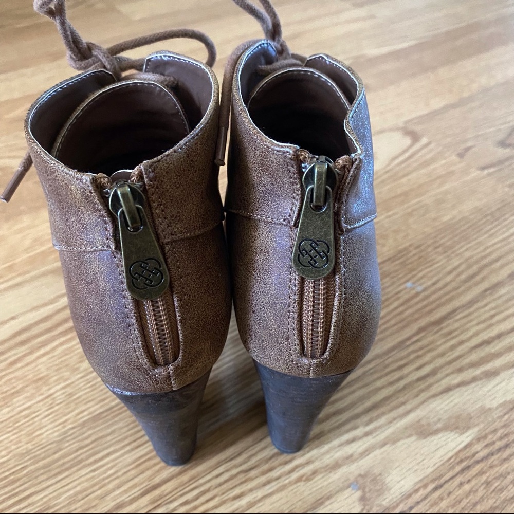 Daisy Fuentes Lace Ankle Boots - Picture 7 of 10